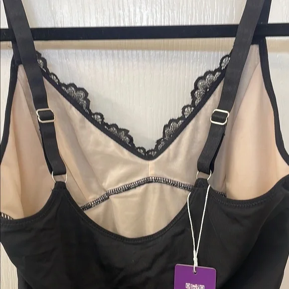 Chic Black and Cream Lace Bodysuit with Adjustable Straps - Picture 6 of 9